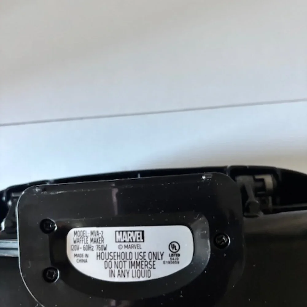 Marvel Avengers 2 Slice Waffle Maker Iron Man Hulk Spiderman Captain America